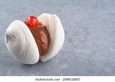 Meringue Filled With Dulce De Leche