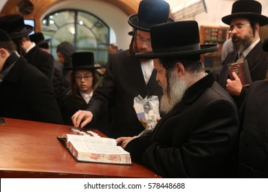 Meron ,Israel, January 15, 2017- The Rabbi From Of The Nadvorna Dynasty ,Came To Pray And Light Candles At The Tomb Of Rabbi Shimon Bar Yochai In Meron