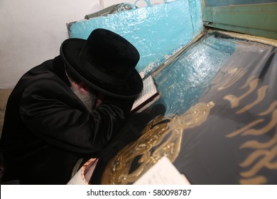 Meron ,Israel, January 15, 2017-  The Rabbi From Of The Nadvorna Dynasty Pray At The Tomb Of Rabbi Shimon Bar Yochai In Meron