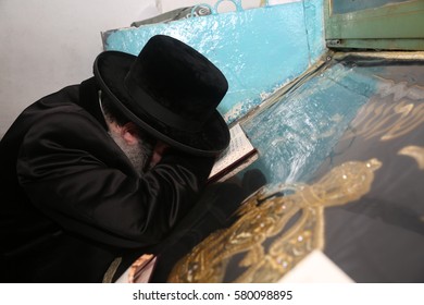 Meron ,Israel, January 15, 2017-  The Rabbi From Of The Nadvorna Dynasty Pray At The Tomb Of Rabbi Shimon Bar Yochai In Meron