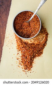 Merquen, un mélange haché de poivre rouge séché et fumé, de cumin, de graines de coriandre grillées et de sel du Chili