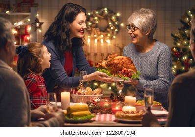 Decorazioni Natalizie Happy Casa.Foto Immagini E Foto Stock A Tema Cena Natale Shutterstock