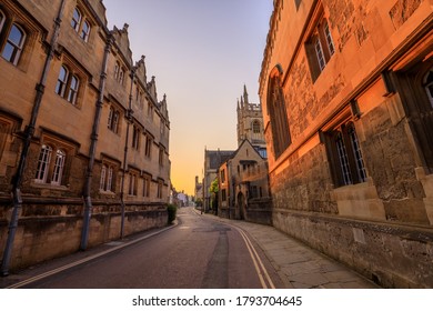 Merton Street, A Side Alley, In Oxford At Sunrise With No People Around, Early In The Morning On A Clear Day With Blue Sky. Oxford, England, UK.