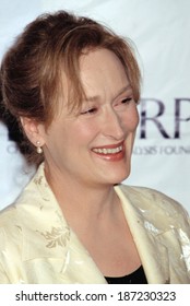 Meryl Streep At Christopher Reeve Paralysis Foundation Gala, NY 11/13/2001