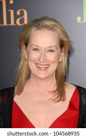 Meryl Streep à la projection spéciale de "Julie et Julia" à Los Angeles. Mann Village Theatre, Westwood, CA. 07-27-09