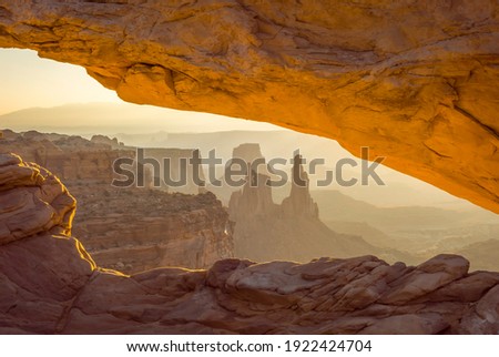 Mesa Arch, Canyonlands National Park, near Moab, Utah, USA