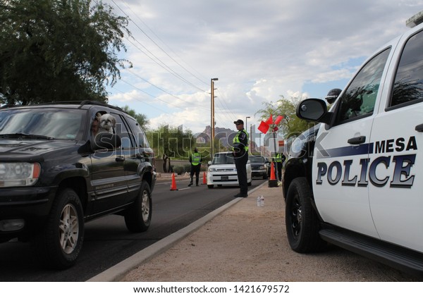 Mesa, Ariz. / US - September 6, 2010: During a\
joint Labor Day sobriety checkpoint operation, Mesa and Gilbert\
police officers talk to drivers about the dangers of driving under\
the influence. \
7926