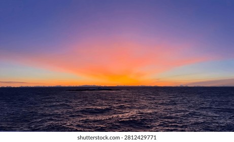 Mesmerizing sunset in the ocean 