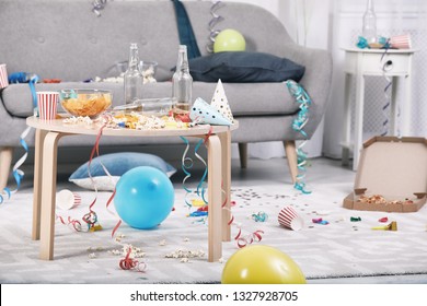 Imagenes Fotos De Stock Y Vectores Sobre Sofa Messy