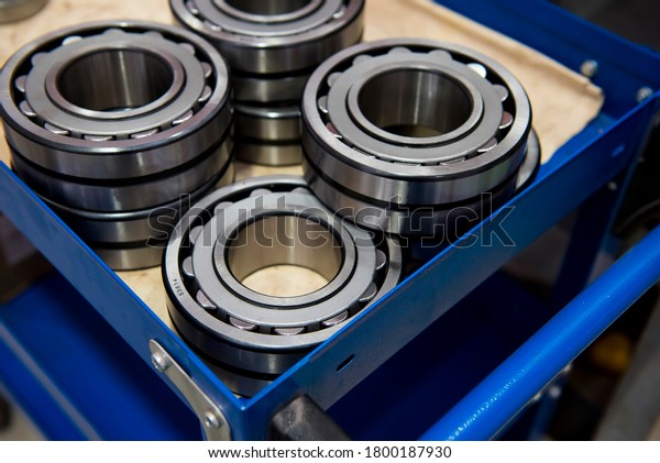 metal\
ball bearings are lying on the table in\
production
