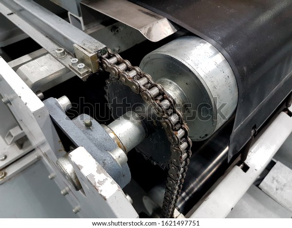 the metal chain in machine in production line\
rayong thailand