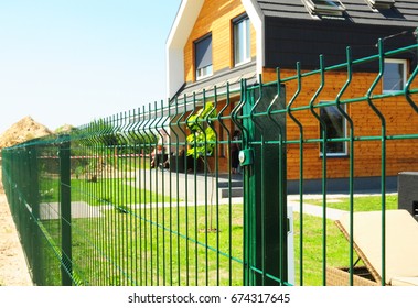 Metal Fencing With Modern House Outdoor. Metal Fence Design.