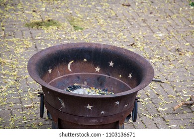 Outdoors Firepit Images Stock Photos Vectors Shutterstock