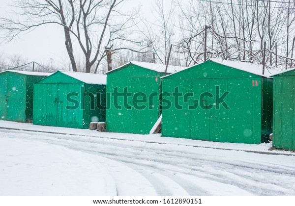 Metal garages\
in the CIS countries in the\
winter