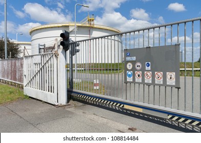 Imagenes Fotos De Stock Y Vectores Sobre Factory Gates