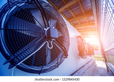Metall-Industrie-Klimaanlage Lüfter. HVAC. Lüftungsventilatorhintergrund.