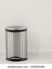 Metal Trash Can With Lid