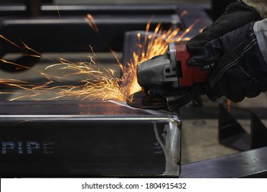 Metal workers use manual labor. Skilled welder.Technicians use steel cutting tools to cut steel. Metal cutting - Shutterstock ID 1804915432