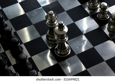 Metallic Chess Board: King And Queen