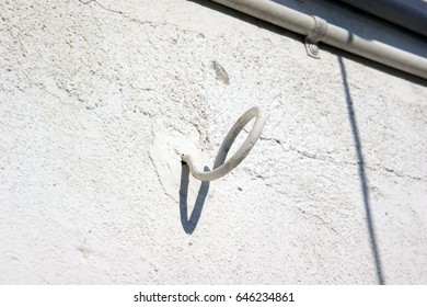 Metallic hook