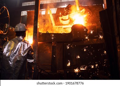Metallurgical plant and hot liquid iron casting.