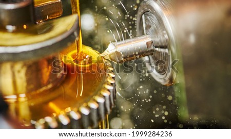 metalworking gear wheel machining with hob and oil lubrication