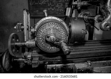 299 Architectural Metalwork Photos Images, Stock Photos & Vectors ...