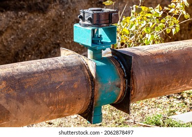 Meter On A Large Water Pipeline. Modernization Of The Heating System. Construction Works On Large Iron Pipes