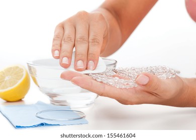 Methods Of Cleaning Jewellery - Lemon Juice And A Water