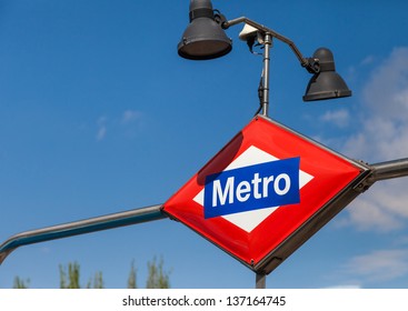 Metro Madrid Sign Structure.