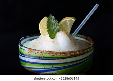 Cóctel mexicano Margarita con mezcal y limón