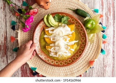 Mexican Green Enchiladas With Sour Cream And Cheese 