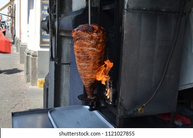 Mexican street food: tacos al pastor