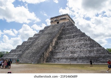 YUCATÁN, MEXICO - 21 April 2022: El Castillo At Chichén Itzá Which Is A Ruined Ancient Maya City In Mexico