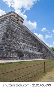 YUCATÁN, MEXICO - 21 April 2022: El Castillo At Chichén Itzá Which Is A Ruined Ancient Maya City In Mexico