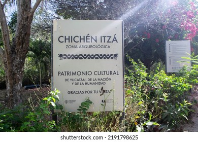 YUCATÁN, MEXICO - 21 April 2022: Entrance To Chichén Itzá Which Is A Ruined Ancient Maya City In Mexico