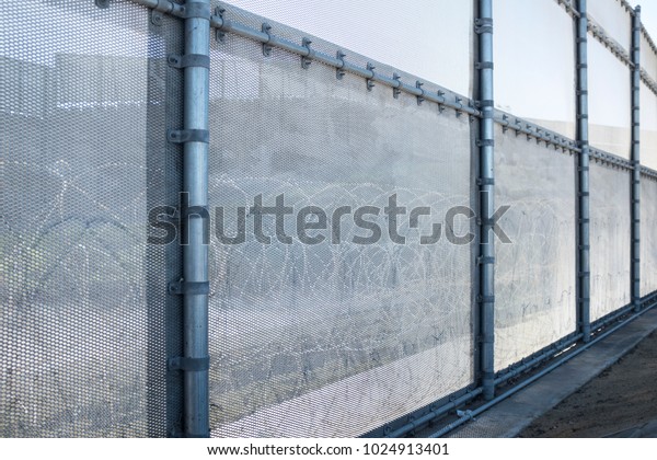 Mexico Border\
Wall
