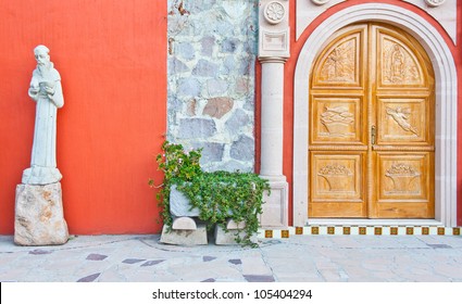Mexico, church entrance in an old Azienda