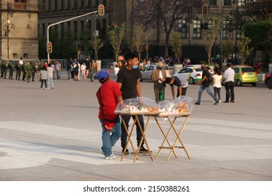 Mexico City, Mexico – August 15, 2021: People And Street Vendors Out On The Streets As Covid Measures Go Less Strict In The City Outdoors