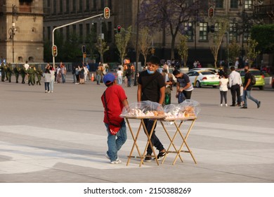 Mexico City, Mexico – August 15, 2021: People And Street Vendors Out On The Streets As Covid Measures Go Less Strict In The City Outdoors