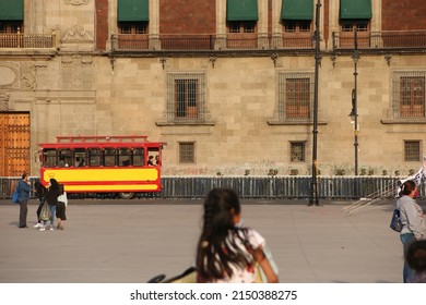 Mexico City, Mexico – August 15, 2021: People And Street Vendors Out On The Streets As Covid Measures Go Less Strict In The City Outdoors