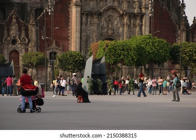 Mexico City, Mexico – August 15, 2021: People And Street Vendors Out On The Streets As Covid Measures Go Less Strict In The City Outdoors