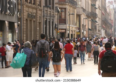 Mexico City, Mexico – August 15, 2021: People And Street Vendors Out On The Streets As Covid Measures Go Less Strict In The City Outdoors