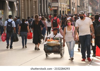 Mexico City, Mexico – August 15, 2021: People And Street Vendors Out On The Streets As Covid Measures Go Less Strict In The City Outdoors