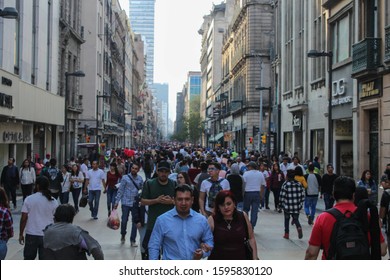 Mexico City, Mexico - February 5, 2017. Crowd Of People Walking Through The Center Of Mexico City