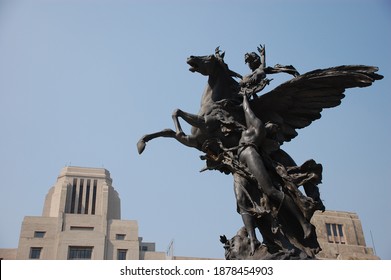 Mexico City - May 25 2010: The Statues On The Building Of The Modern Art Museum Of Mexico. 