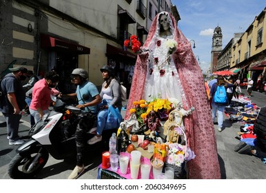 Mexico City, Mexico - October 18, 2021: An Image Of Our Lady Of The Holy Death Or La Santa Muerte, A Mexican Female Deity, Is Seen In A Shopping Commercial Street Of Downtown CDMX.