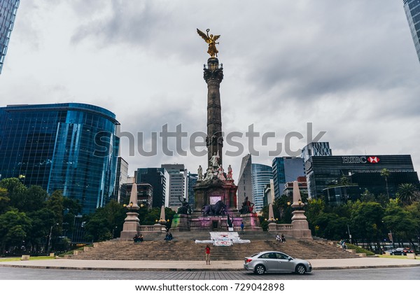 MEXICO - SEPTEMBER 20: Plaza of the monument of\
the Independence Angel at Paseo Reforma September 20, 2017 in\
Mexico City, Mexico