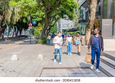 Mexico-City - August 22, 2021 - Candid Street Photography Of A Crowd Of People Shopping In The Upscale Neighborhood Of Polanco