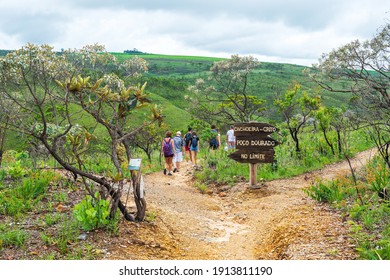 Capitólio - MG, Brazil - December 08, 2020: Group Of Tourists Walking On The Trail, Eco Tourism At The Trail Of The Sun. Trilha Do Sol In Portuguese. Landscape Of The Brazilian Cerrado.